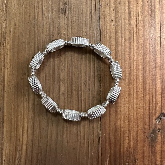 Elegant Red Oval Gemstone Bracelet - Picture 4 of 4